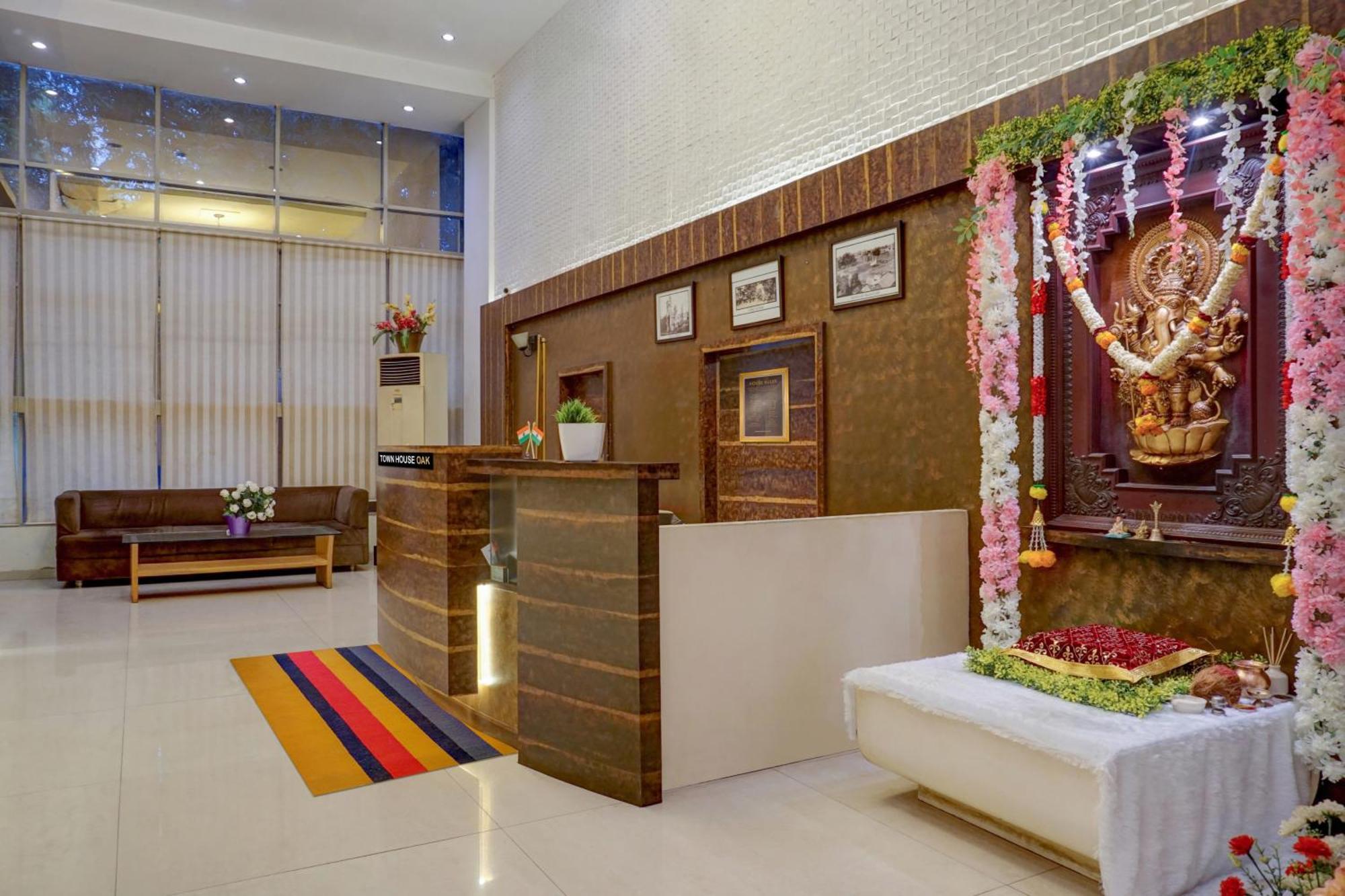 Townhouse Oak Orchard Hotel プネ エクステリア 写真