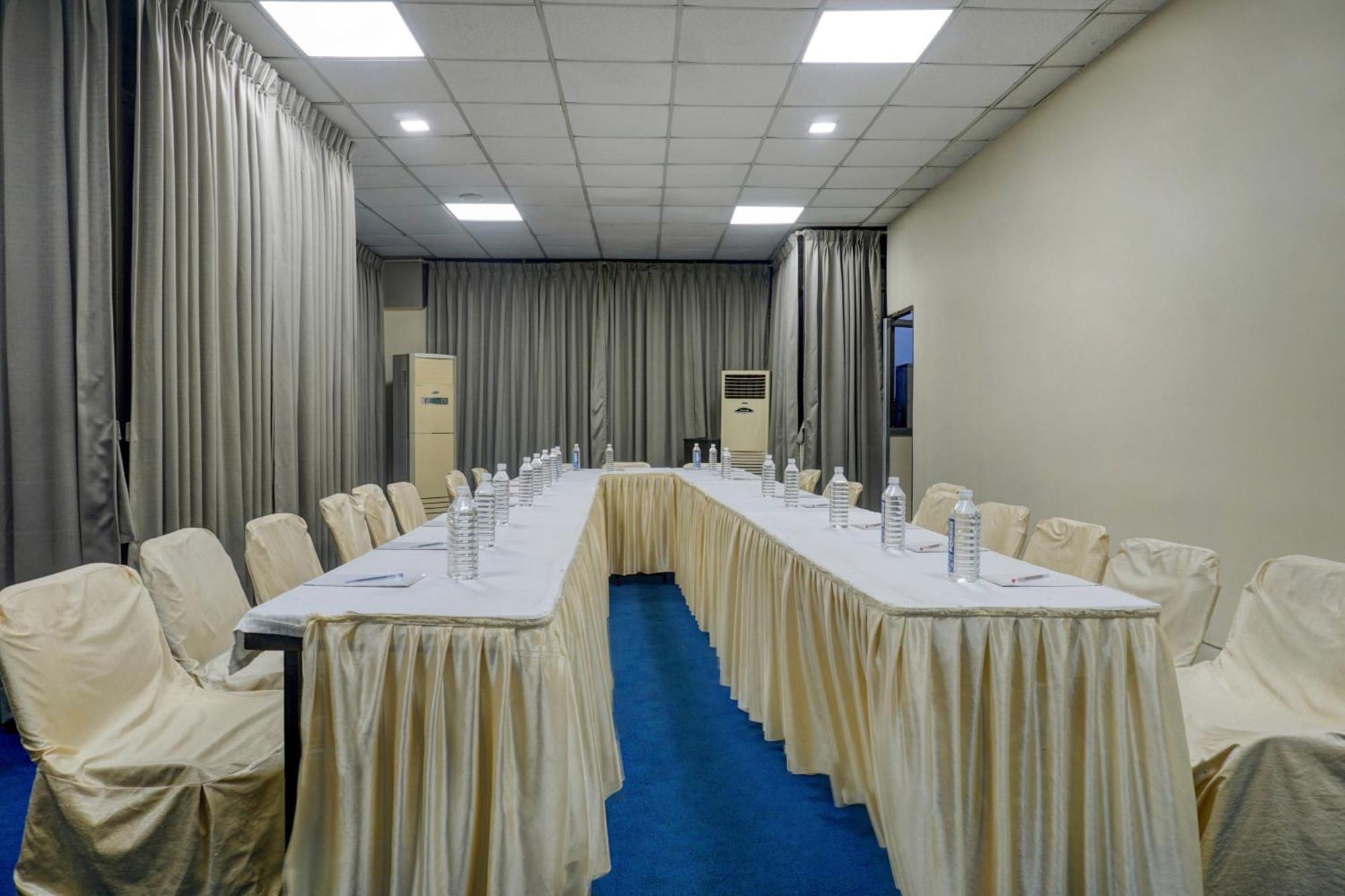Townhouse Oak Orchard Hotel プネ エクステリア 写真